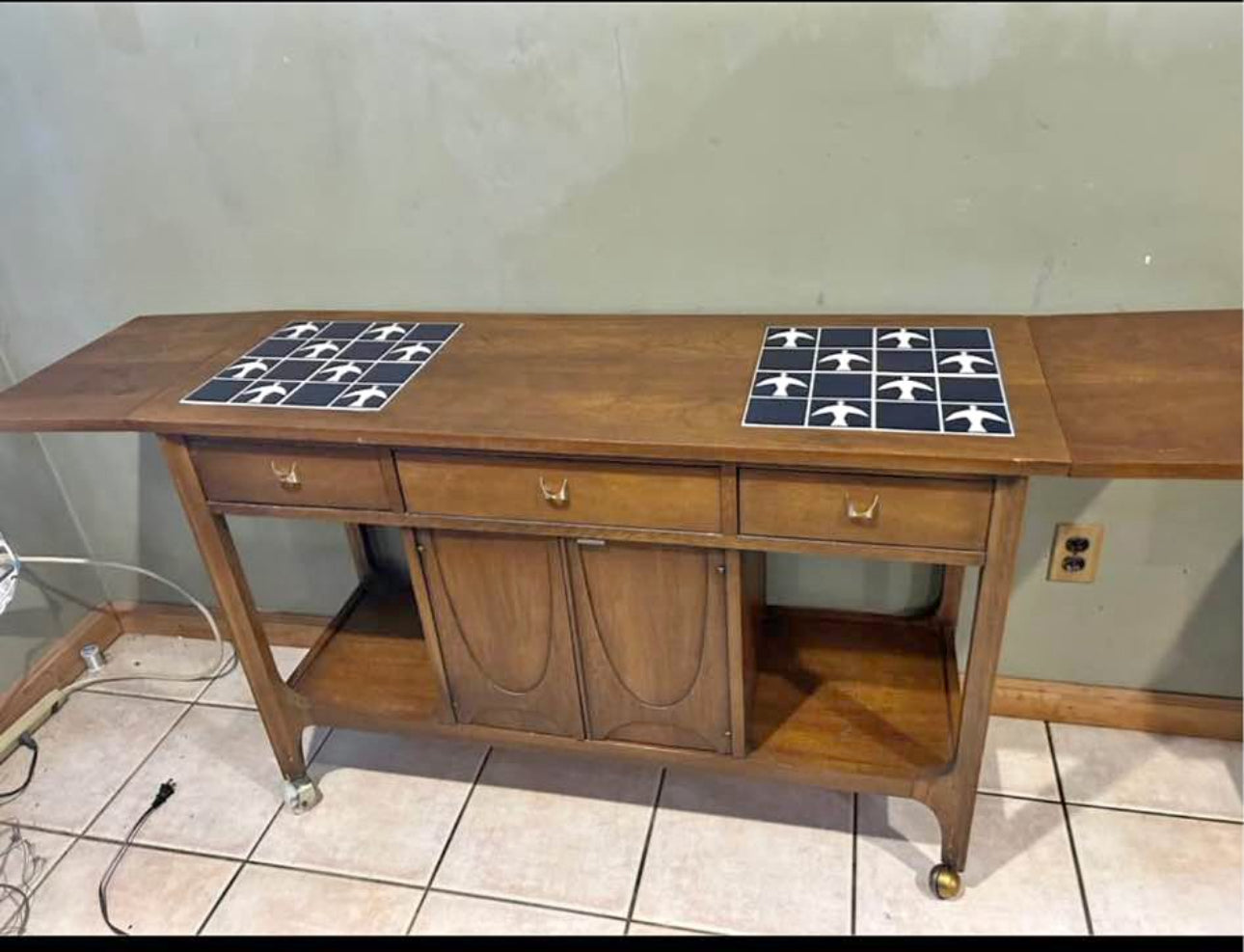 Broyhill Brasilia Bar Cart