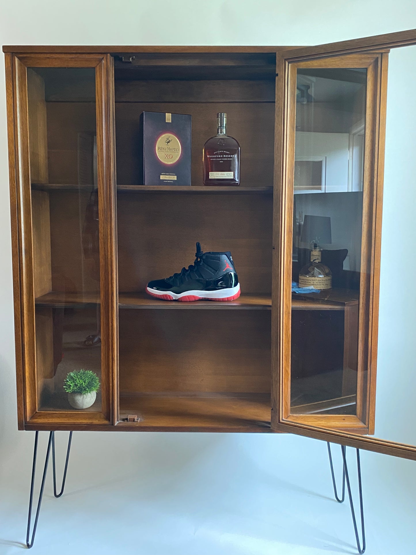Broyhill BrasĂlia Display Cabinet