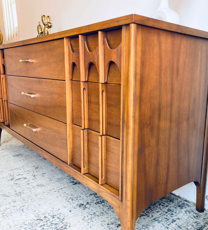 Kent Coffey Perspecta 9 Drawer Dresser