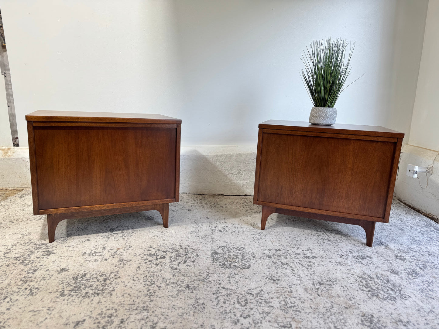 Broyhill Brasília Commode Nightstands