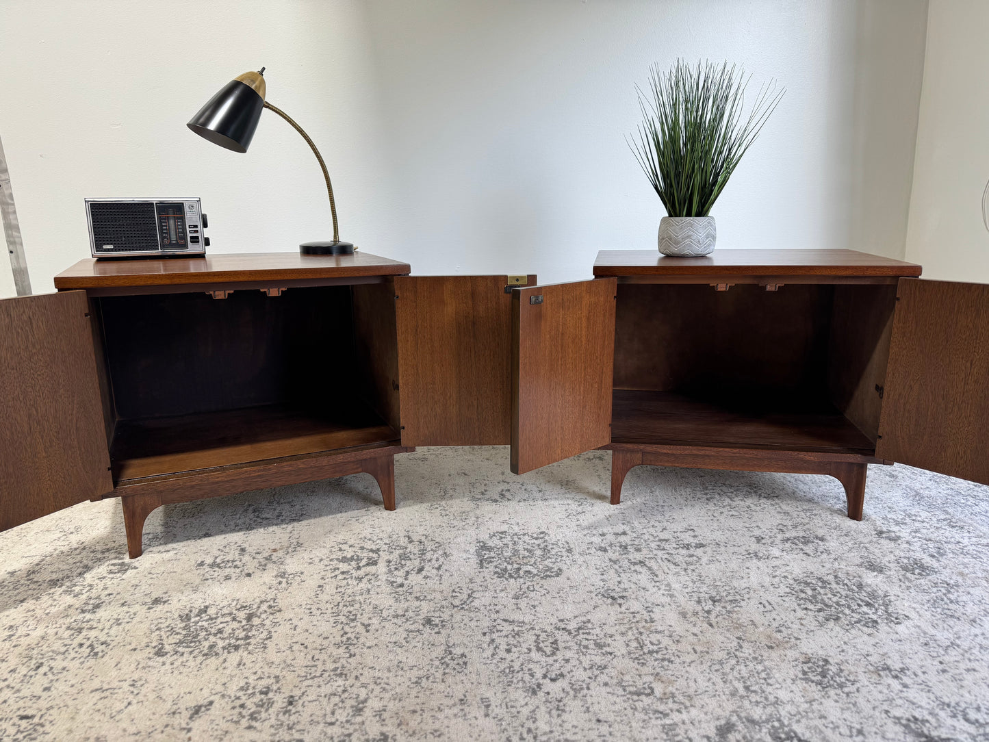 Broyhill Brasília Commode Nightstands