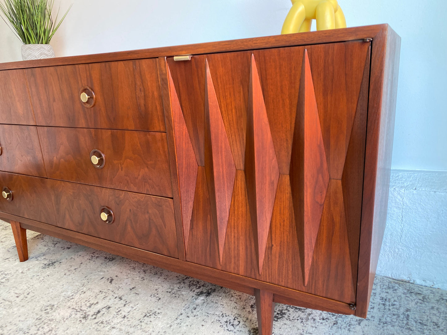 American of Martinsville 6 Drawer Harlequin Dresser