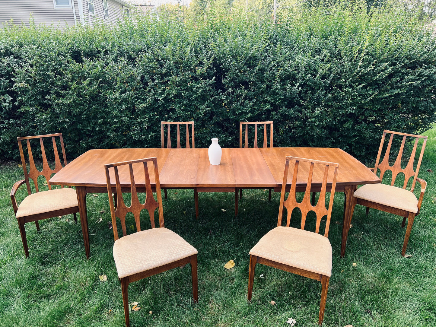 Broyhill Brasilia Dining Table