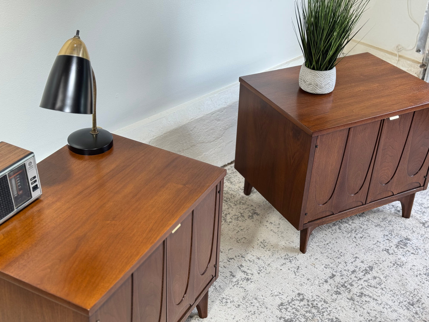 Broyhill Brasília Commode Nightstands