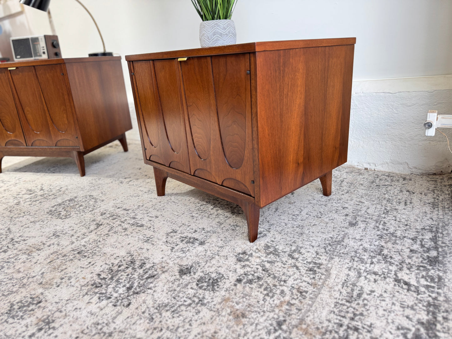 Broyhill Brasília Commode Nightstands