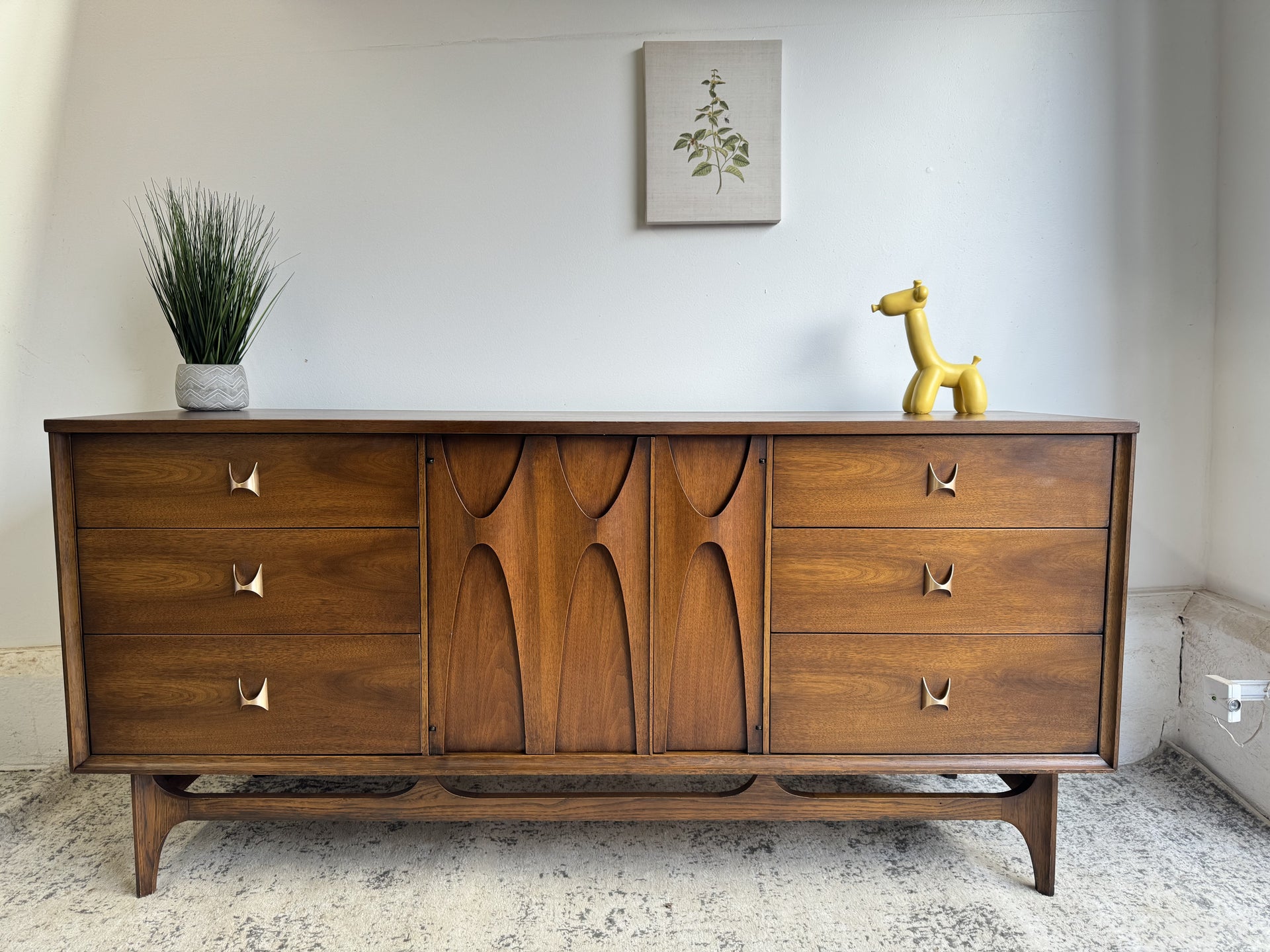 Broyhill Brasília 9-Drawer Dresser – New World Furniture And Restoration Broyhill Brasília 9-Drawer Dresser – New World Furniture And Restoration